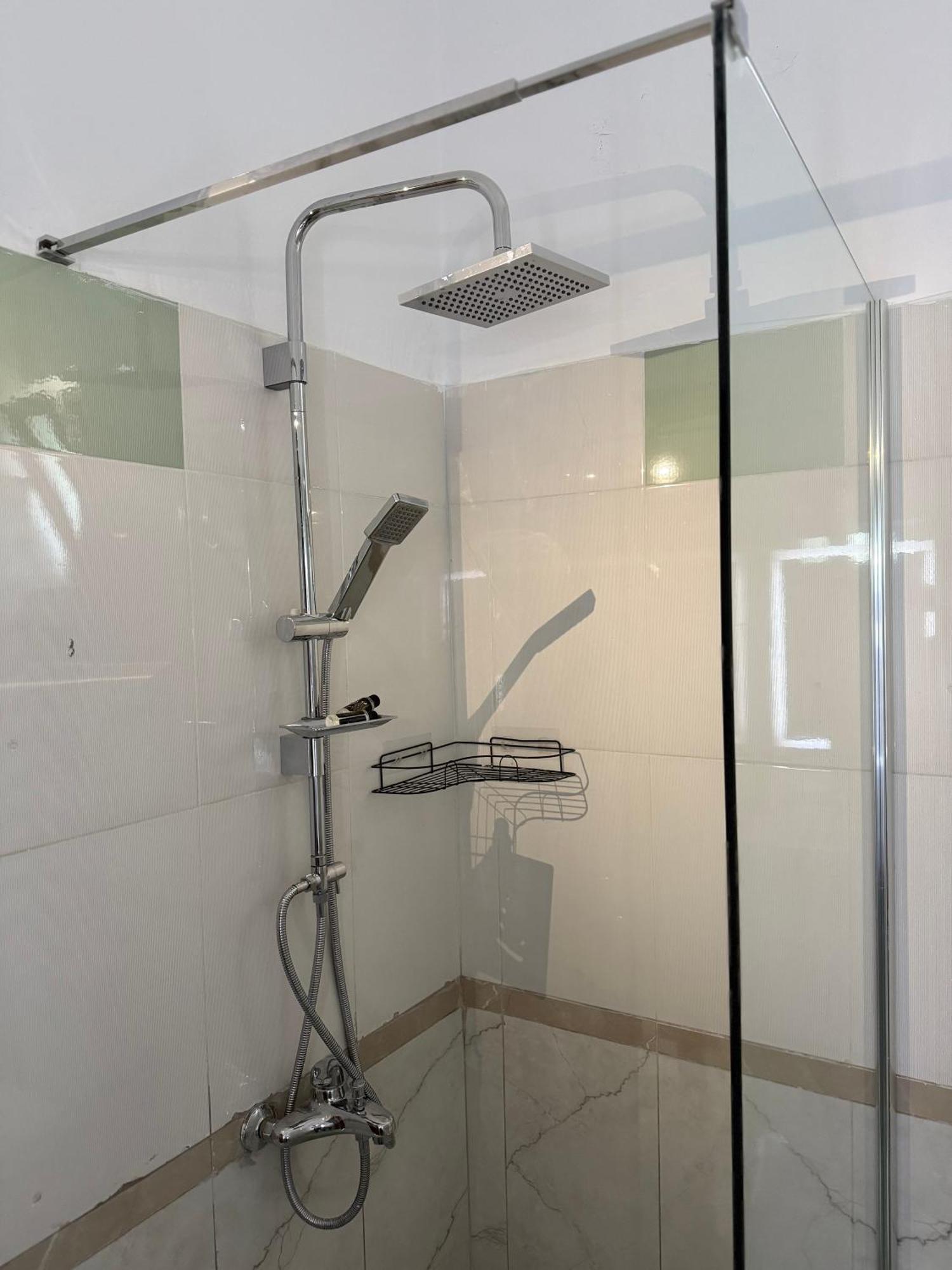 Anel'S Guesthouse Берат Экстерьер фото