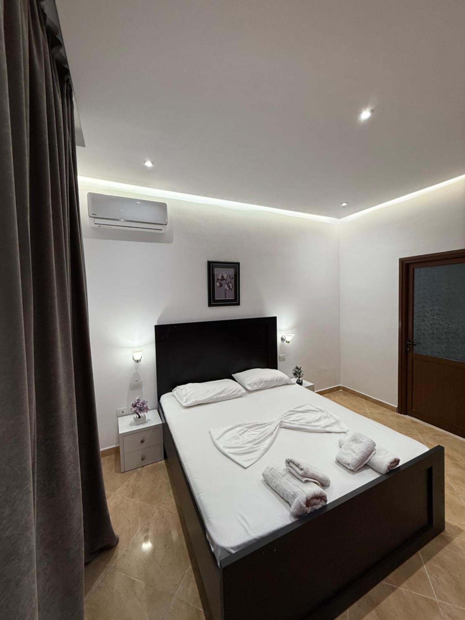 Anel'S Guesthouse Берат Экстерьер фото